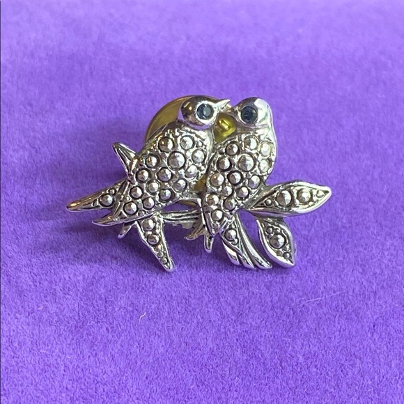 💛 Avon Silver Bird Brooch - Picture 1 of 4